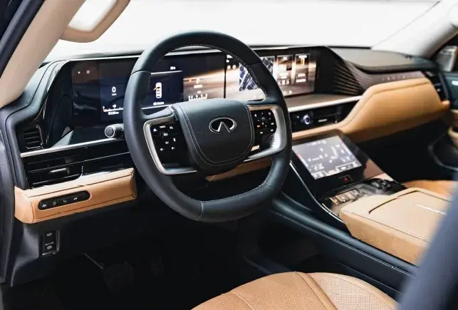 Rent Infiniti QX80 Silver in Dubai — photo 5 of 8