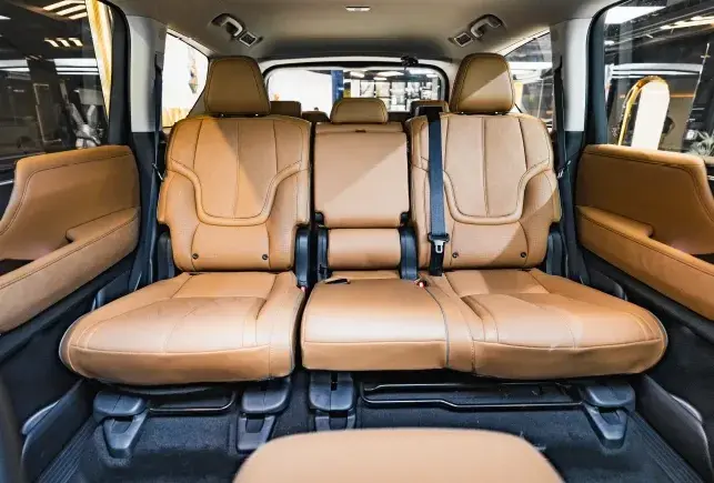 Rent Infiniti QX80 Silver in Dubai — photo 8 of 8