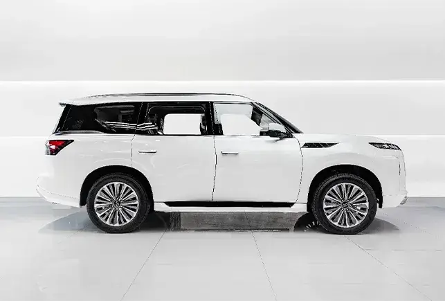 Rent Infiniti QX80 White in Dubai — photo 3 of 8