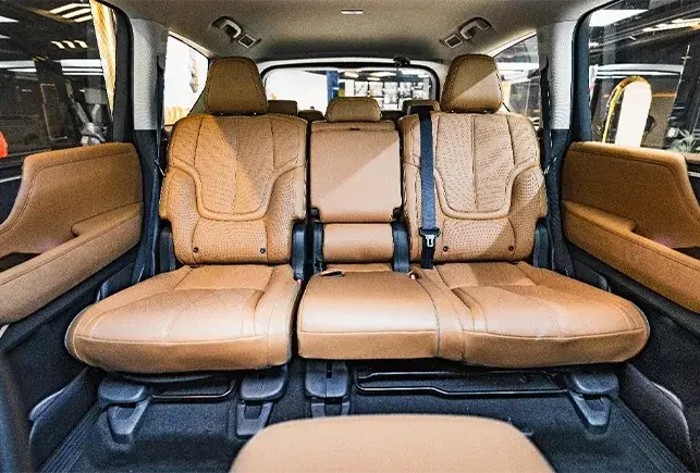 Rent Infiniti QX80 White in Dubai — photo 7 of 8