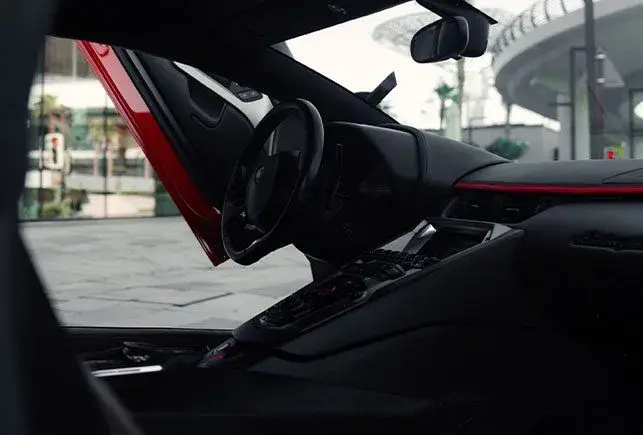 Rent Lamborghini Aventador Red in Dubai — photo 3 of 5