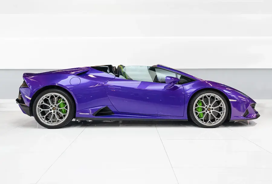 Rent Lamborghini Evo Joker Edition Green in Dubai — photo 4 of 7