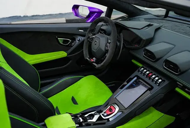 Rent Lamborghini Evo Joker Edition Green in Dubai — photo 5 of 7