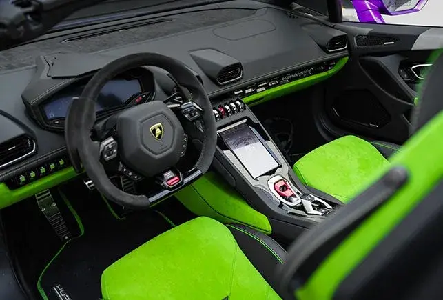 Rent Lamborghini Evo Joker Edition Green in Dubai — photo 6 of 7