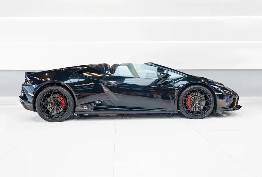 Аренда Lamborghini Evo Spyder черного в Дубае в аренду в Дубай, ОАЭ — Lamborghini — фото 3 из 6