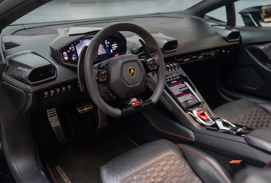 Аренда Lamborghini Evo Spyder черного в Дубае в аренду в Дубай, ОАЭ — Lamborghini — фото 6 из 6