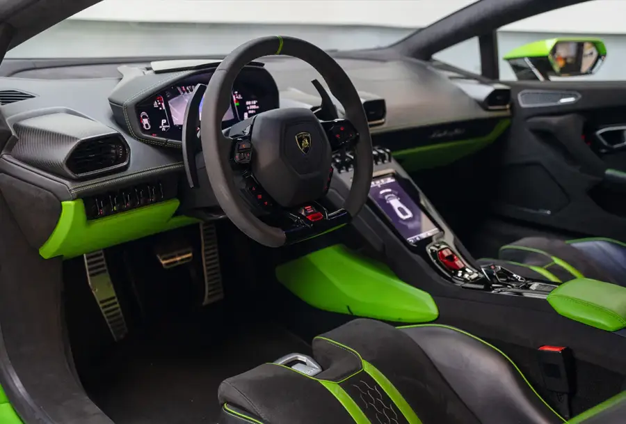 Rent Lamborghini Huracan Tecnica Green in Dubai — photo 6 of 7