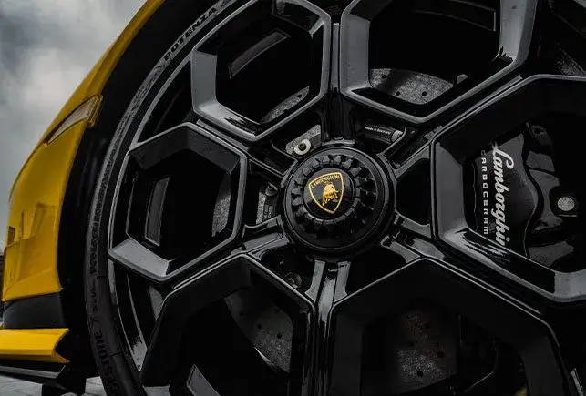 Rent Lamborghini Huracan Tecnica Yellow in Dubai — photo 4 of 9