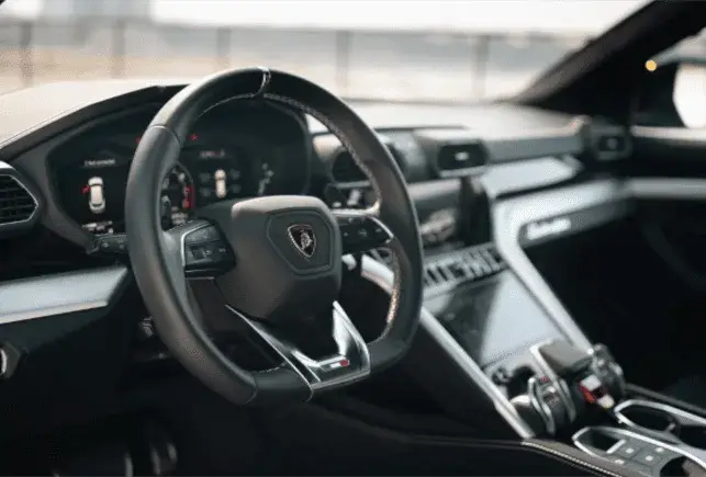 在迪拜租赁紫色兰博基尼Urus — Lamborghini — 第 4 张，共 6 张