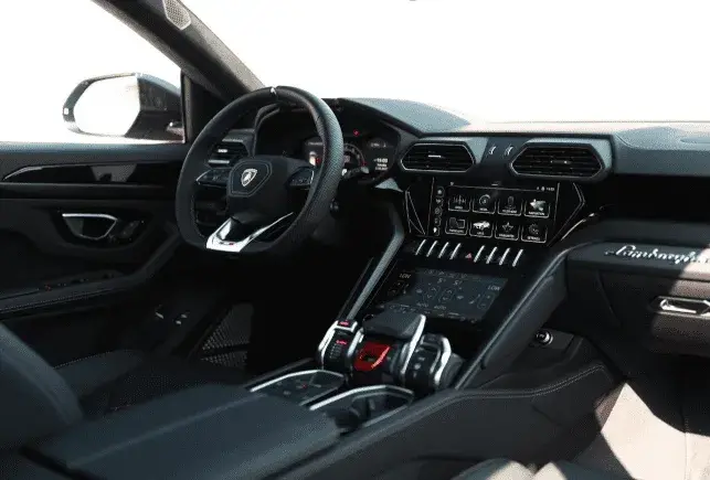 在迪拜租赁紫色兰博基尼Urus — Lamborghini — 第 6 张，共 6 张