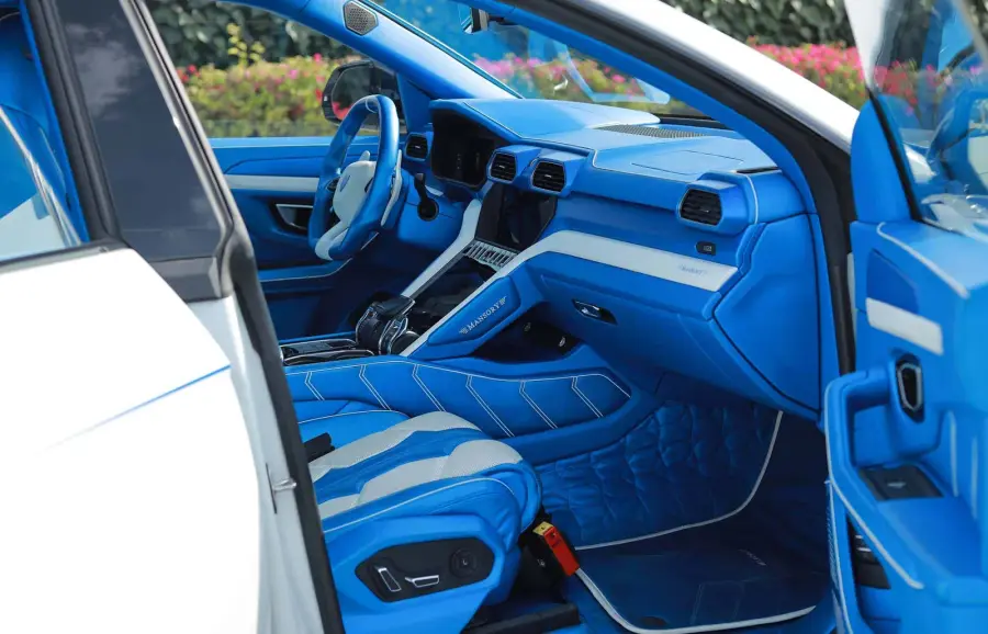 Rent Lamborghini Urus Mansory White in Dubai — photo 5 of 6