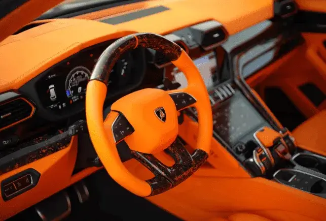 เช่ารถ Lamborghini Urus Mansory สีเทาในดูไบ — รูปที่ 3 จาก 9