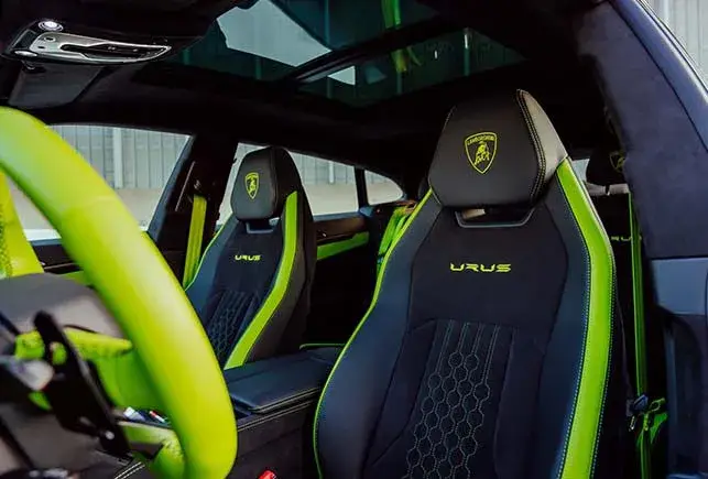 Alquiler de coches Lamborghini Urus S Azul en Dubái — foto 3 de 7
