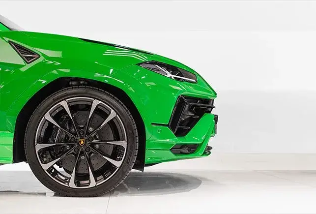 เช่ารถ Lamborghini Urus S สีเขียวในดูไบ — รูปที่ 3 จาก 8