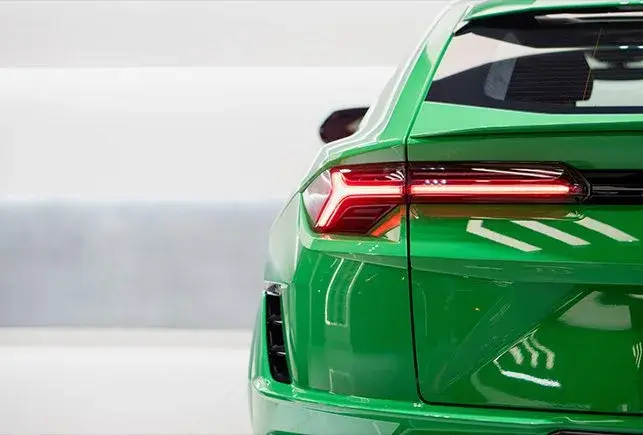 เช่ารถ Lamborghini Urus S สีเขียวในดูไบ — รูปที่ 4 จาก 8