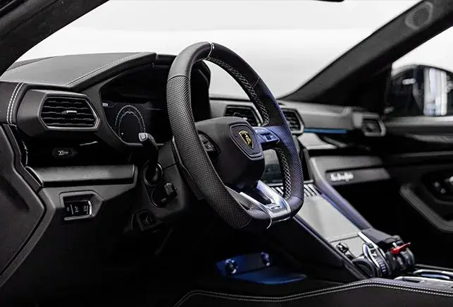 เช่ารถ Lamborghini Urus S สีเขียวในดูไบ — รูปที่ 5 จาก 8