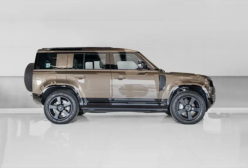 Rent Land Rover Defender Brown in Dubai — photo 5 of 7
