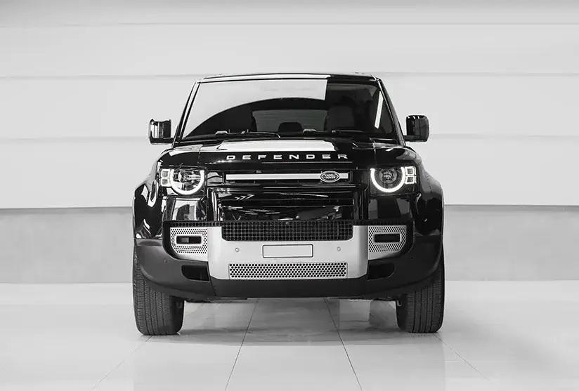 Rent Land Rover Defender Black in Dubai — photo 3 of 8