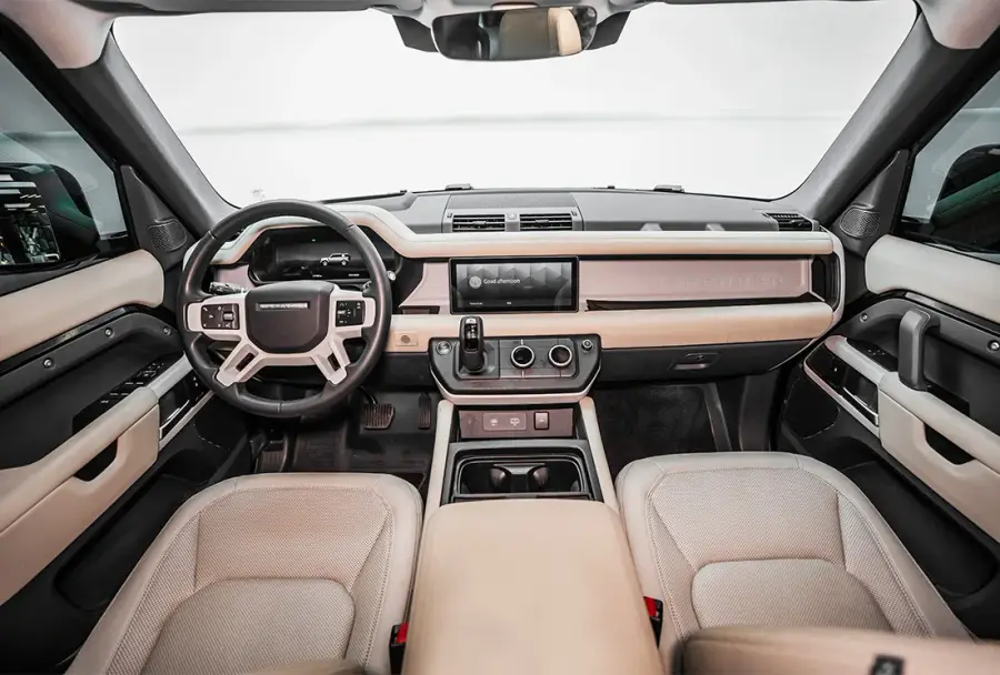 Rent Land Rover Defender Black in Dubai — photo 6 of 8