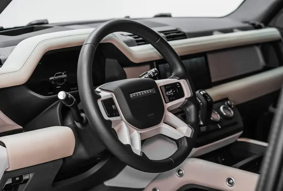 Rent Land Rover Defender Black in Dubai — photo 7 of 8