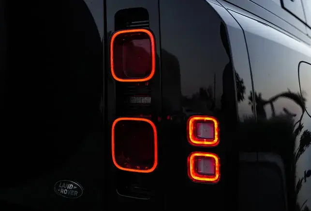 Rent Land Rover Defender Grey in Dubai — photo 6 of 7