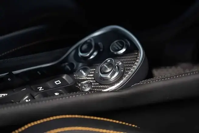 Rent Mclaren 570S Spider Orange in Dubai — photo 5 of 5