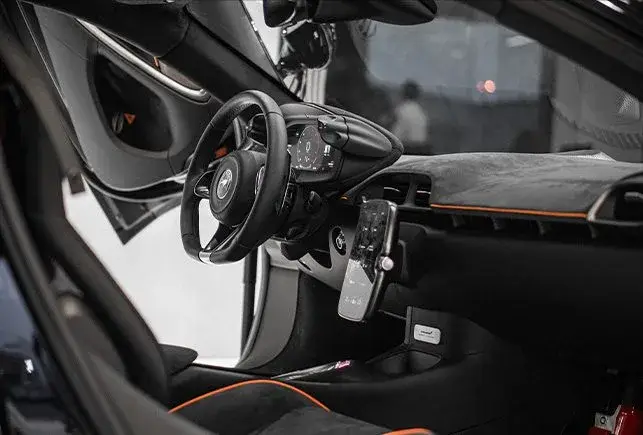 Rent McLaren Artura Black in Dubai — Mclaren — photo 7 of 7