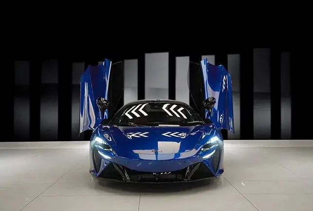 Rent McLaren Artura Blue in Dubai — Mclaren — photo 2 of 8