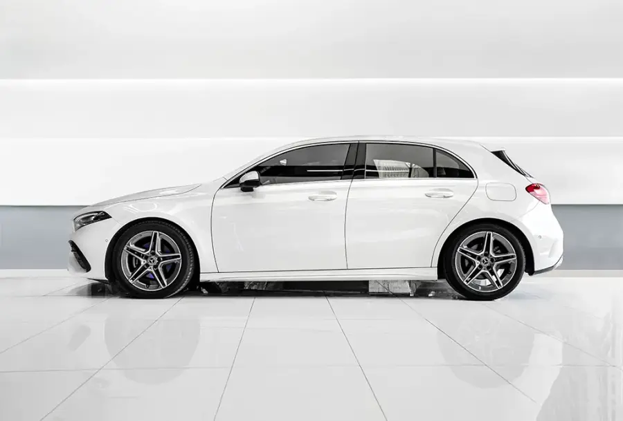 Rent Mercedes A 200 Hatch White in Dubai — Mercedes-Benz — photo 2 of 7
