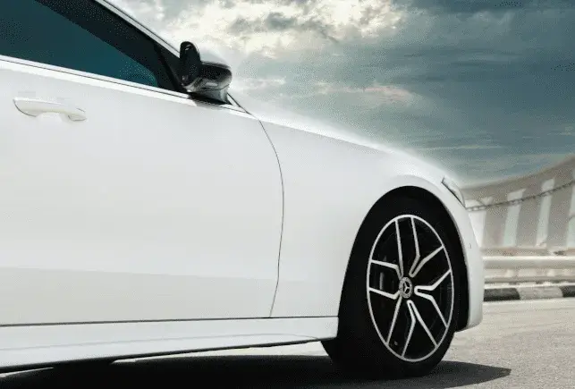 Rent Mercedes C200 White in Dubai — Mercedes-Benz — photo 2 of 8