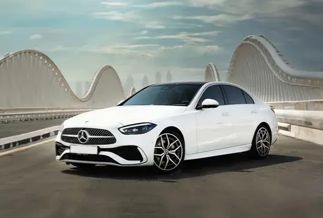 Rent Mercedes C200 White in Dubai — Mercedes-Benz — photo 4 of 8