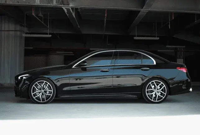 Rent Mercedes C200 Black in Dubai — Mercedes-Benz — photo 4 of 7