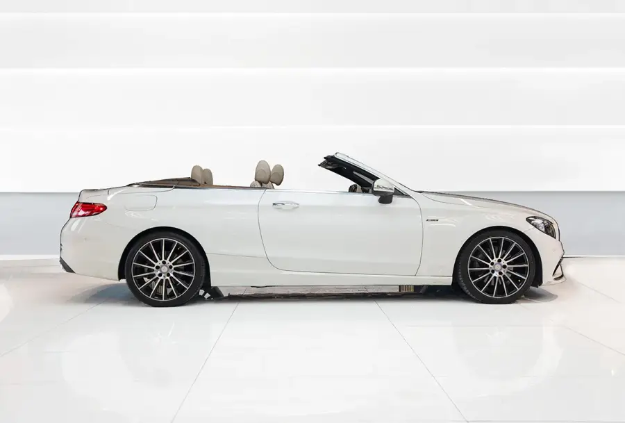 Rent Mercedes C300 Convertible White in Dubai — Mercedes-Benz — photo 5 of 7