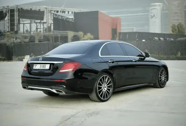 Rent Mercedes E class Black in Dubai — Mercedes-Benz — photo 6 of 8