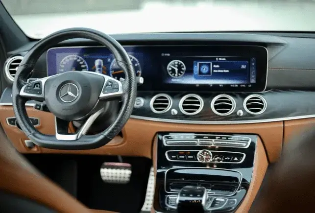 Rent Mercedes E class Black in Dubai — Mercedes-Benz — photo 7 of 8