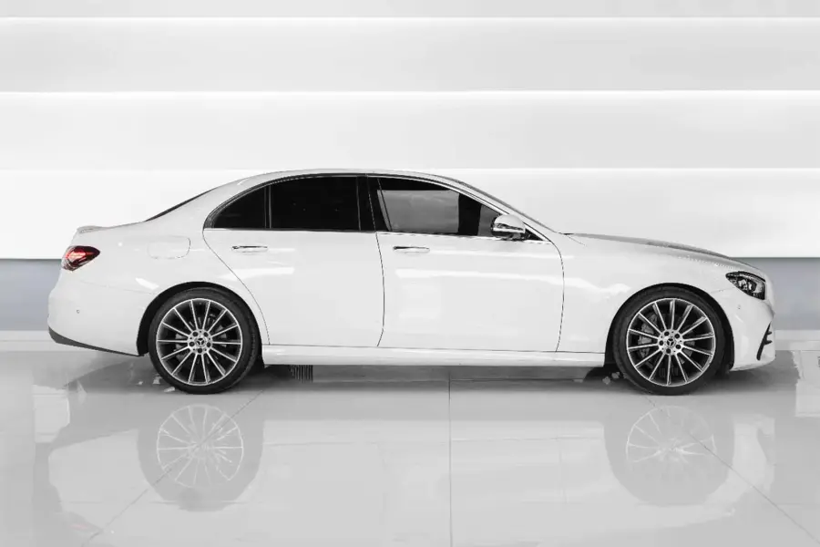 เช่ารถ Mercedes E 300 สีขาวในดูไบ — Mercedes-Benz — รูปที่ 3 จาก 7