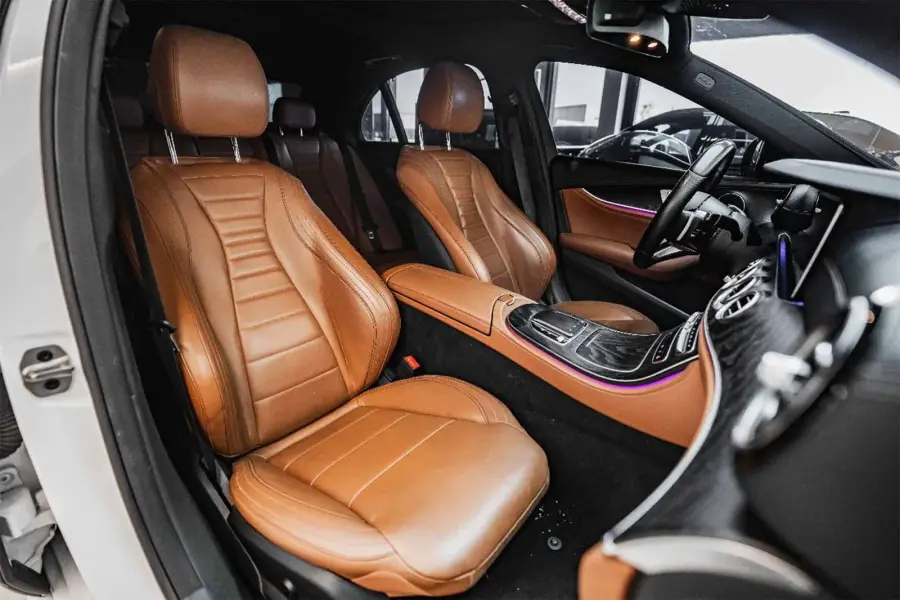 เช่ารถ Mercedes E 300 สีขาวในดูไบ — Mercedes-Benz — รูปที่ 6 จาก 7