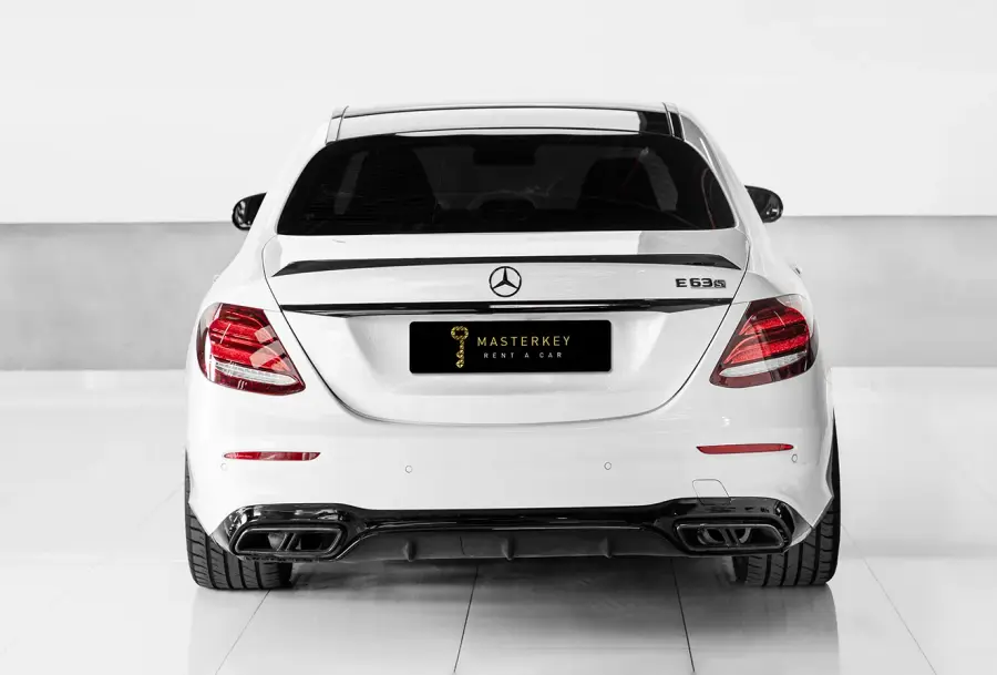 เช่ารถ Mercedes E63s สีขาวในดูไบ — Mercedes-Benz — รูปที่ 4 จาก 9