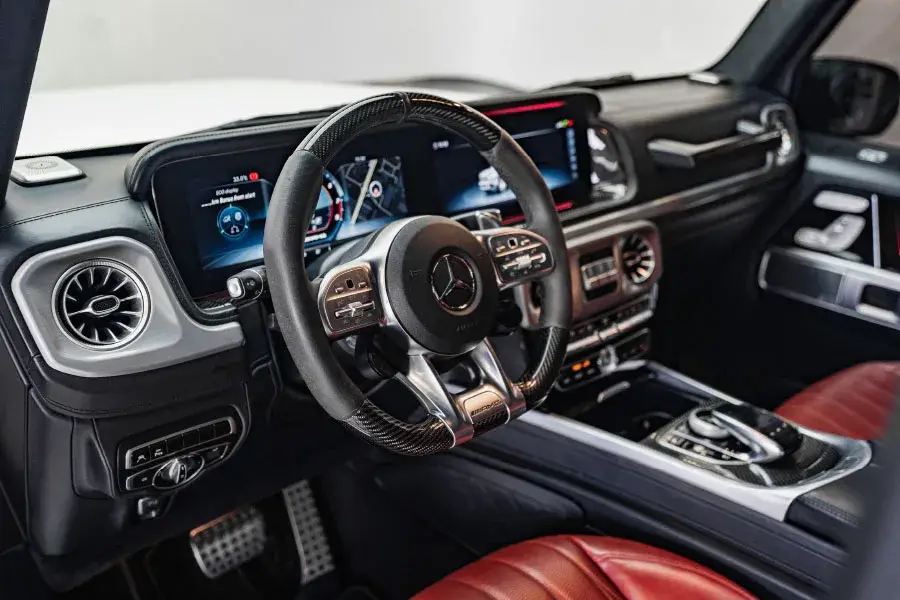 Rent Mercedes G63 White in Dubai — Mercedes-Benz — photo 5 of 8