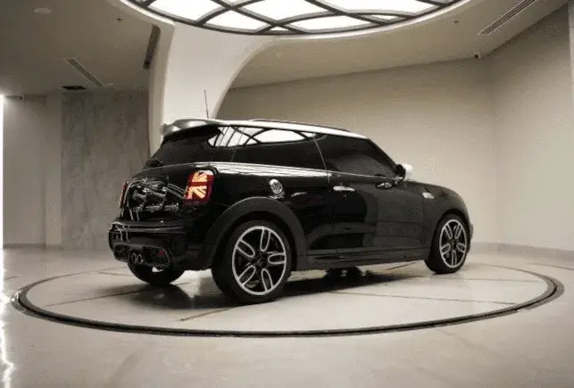 Rent Mini Cooper Black in Dubai — photo 4 of 4