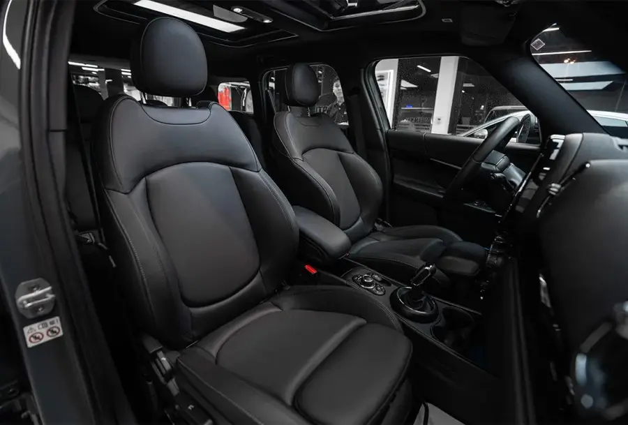 Rent Mini Cooper Countryman Black in Dubai — photo 5 of 8