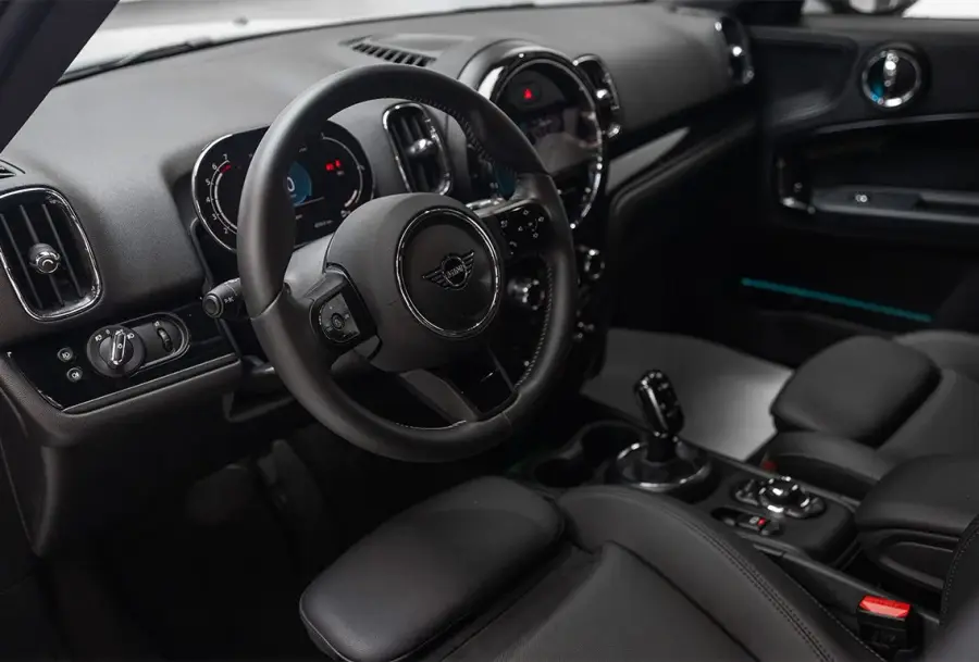 Rent Mini Cooper Countryman Black in Dubai — photo 7 of 8