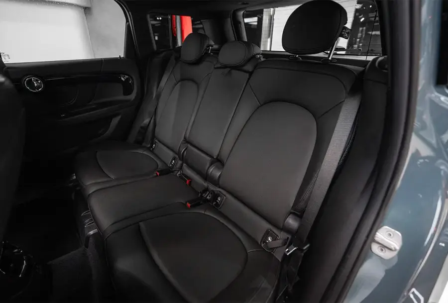 Rent Mini Cooper Countryman Black in Dubai — photo 8 of 8