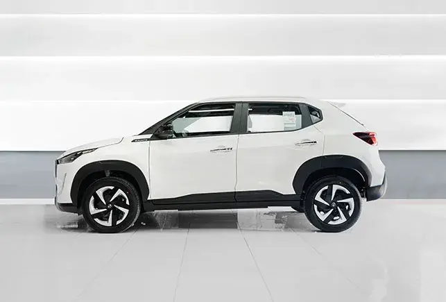 Rent Nissan Magnite White in Dubai — photo 3 of 7