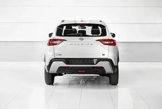 Rent Nissan Magnite White in Dubai — photo 4 of 7