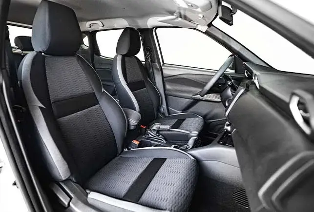Rent Nissan Magnite White in Dubai — photo 5 of 7
