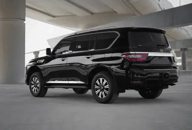 Rent Nissan Patrol Black in Dubai — photo 2 of 5