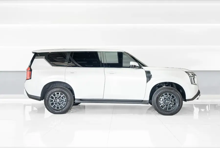 Rent Nissan Patrol White 2026 in Dubai — photo 5 of 9
