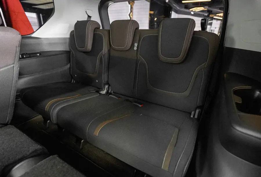 Rent Nissan Patrol White 2026 in Dubai — photo 6 of 9
