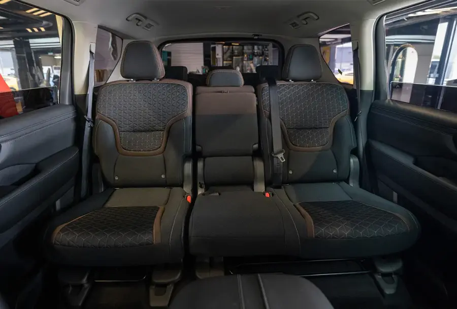 Rent Nissan Patrol White 2026 in Dubai — photo 8 of 9